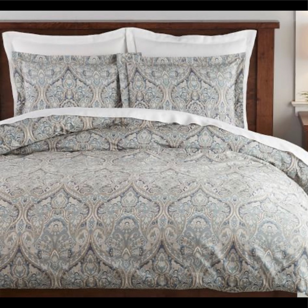 Pottery Barn Mackenna Paisley Duvet Set (Queen)